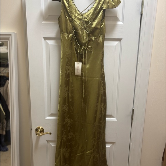 RIHOAS Green Jacquard Floral Satin Midi Dress - Picture 3 of 11